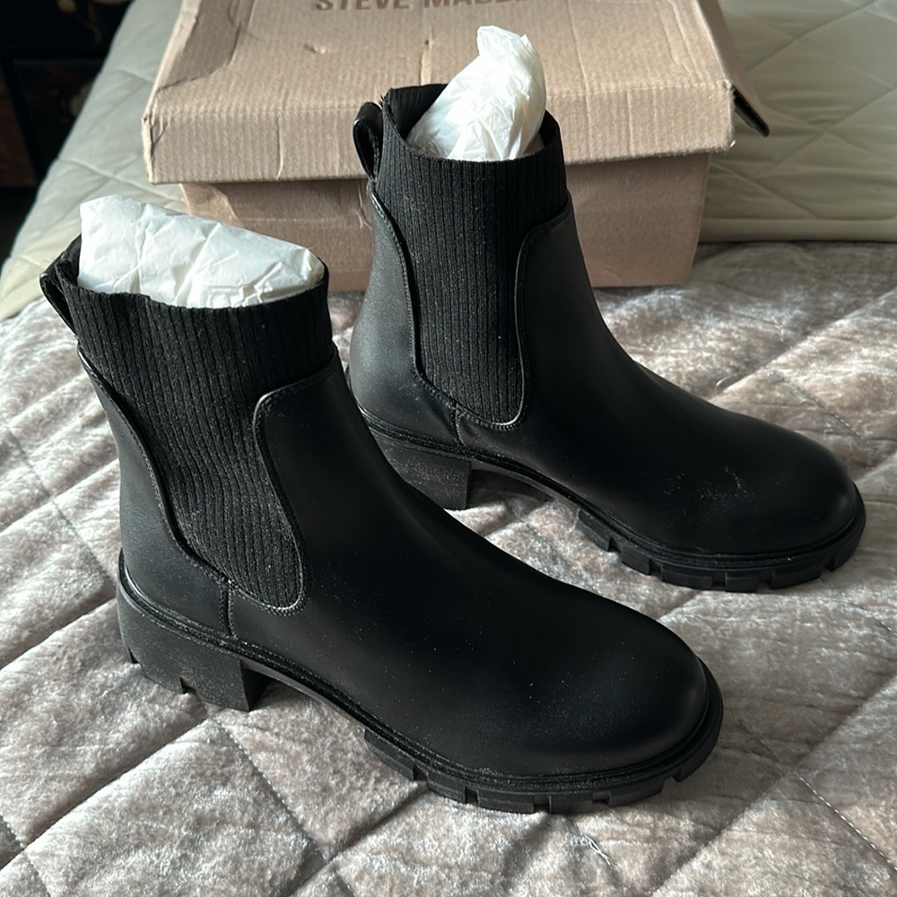 New- Steve Madden “hutch” Black Ankle Boots